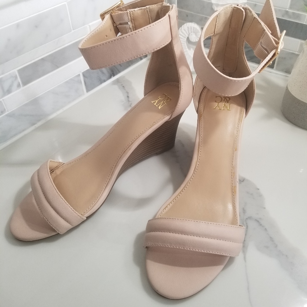 Ankle strap light pink 2 1/2 inch wedges/Sandals
